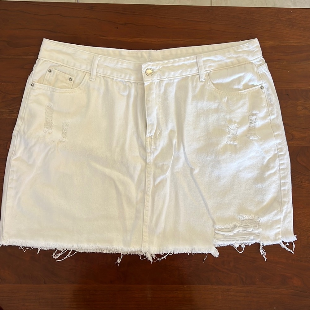 SHEIN white skirt